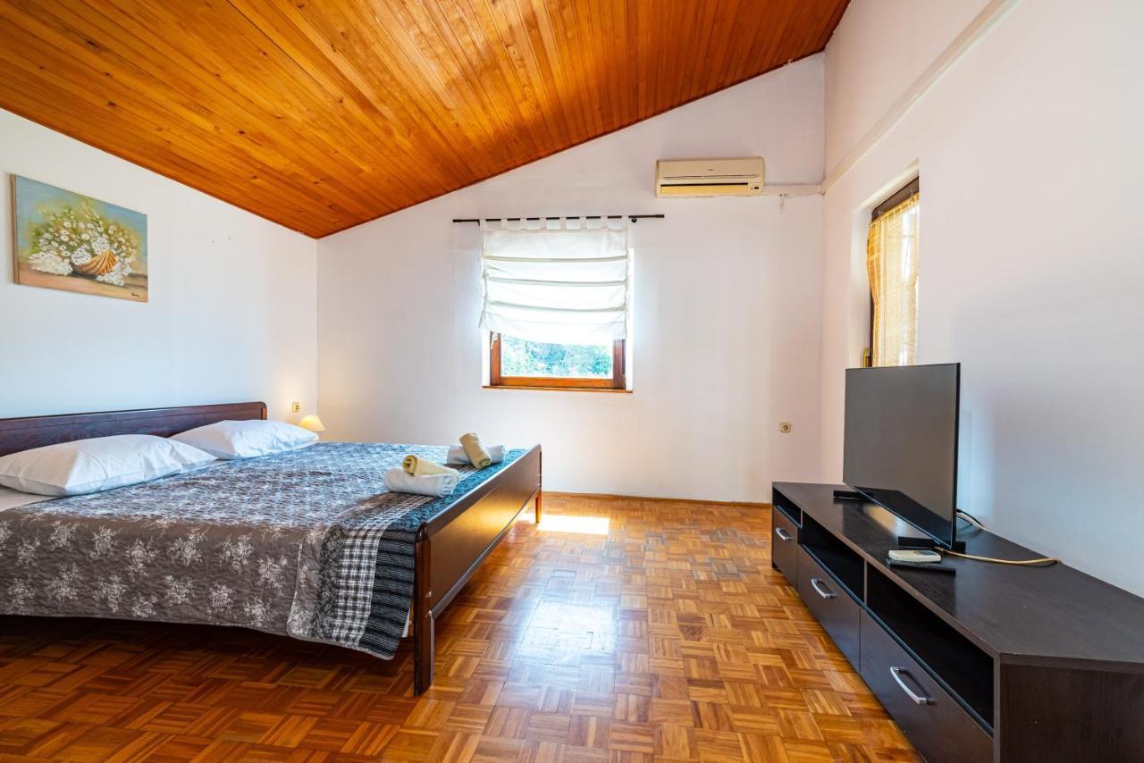 Apartment Sea And Mountain With Pool Novigrad  Habitación foto