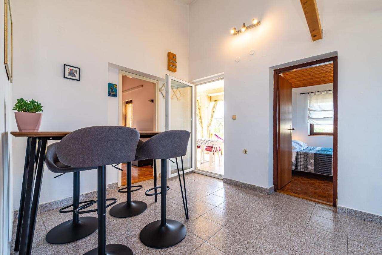 Apartment Sea And Mountain With Pool Novigrad  Habitación foto