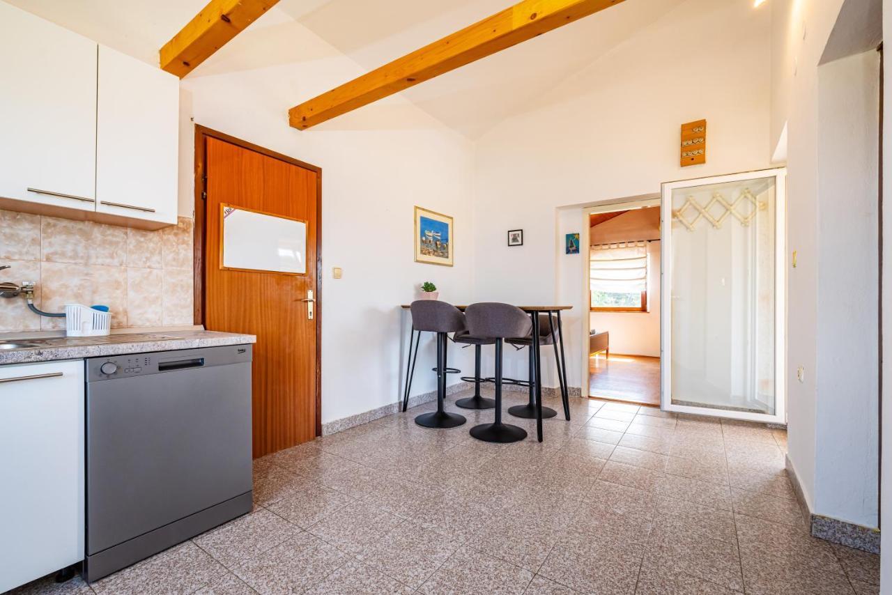 Apartment Sea And Mountain With Pool Novigrad  Habitación foto