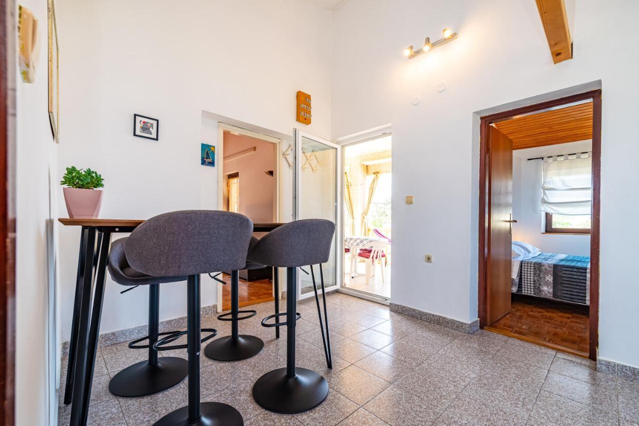 Apartment Sea And Mountain With Pool Novigrad  Habitación foto