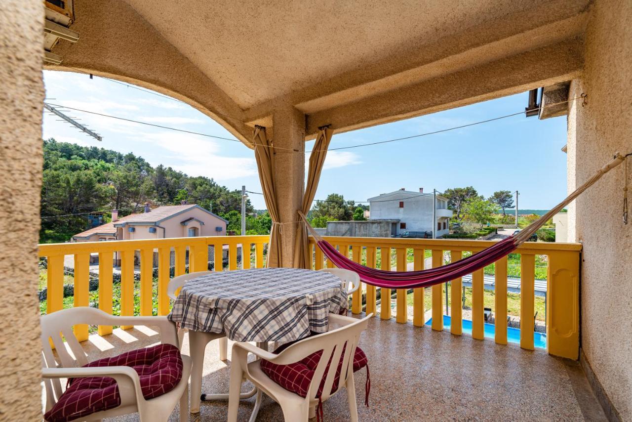 Apartment Sea And Mountain With Pool Novigrad  Habitación foto