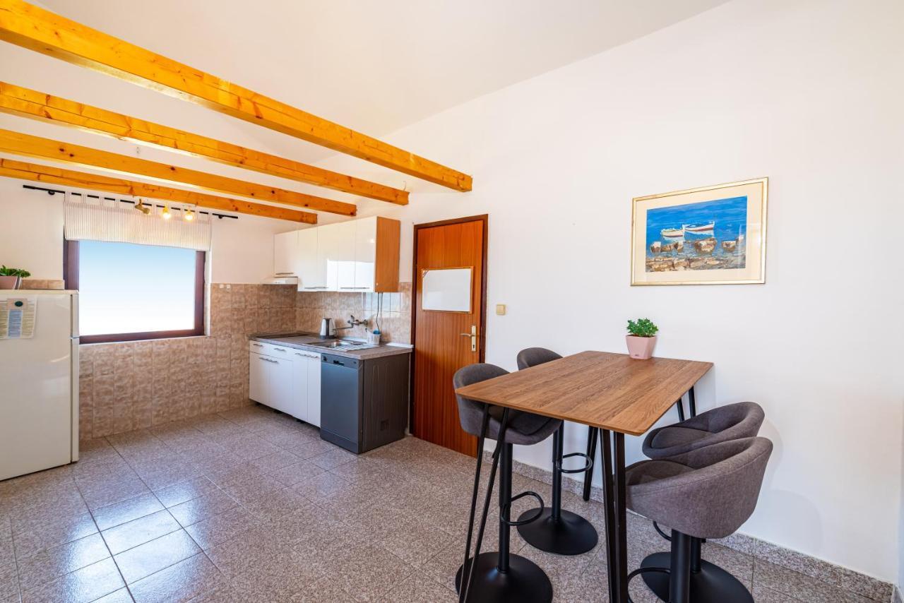 Apartment Sea And Mountain With Pool Novigrad  Exterior foto