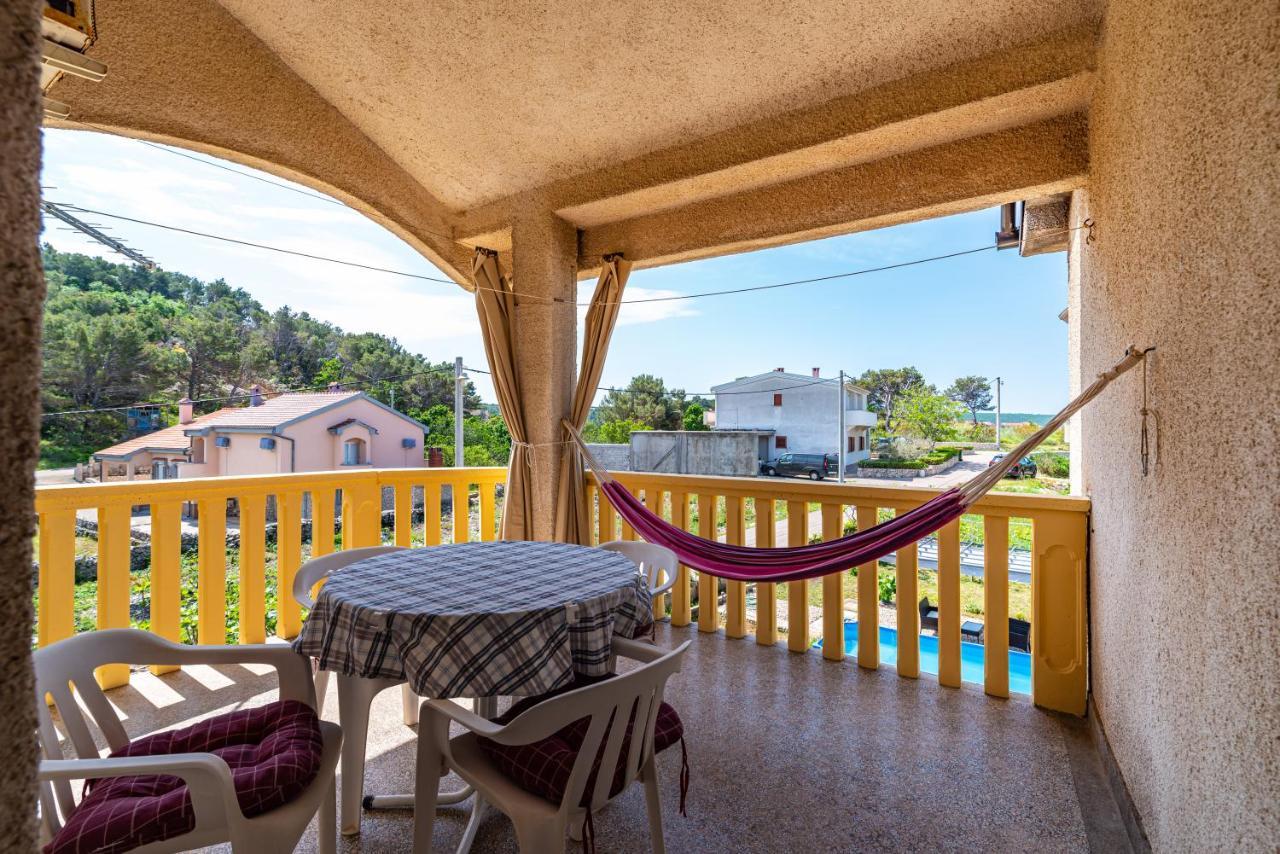 Apartment Sea And Mountain With Pool Novigrad  Exterior foto