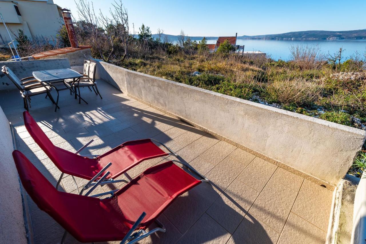 Apartment Sea And Mountain With Pool Novigrad  Exterior foto
